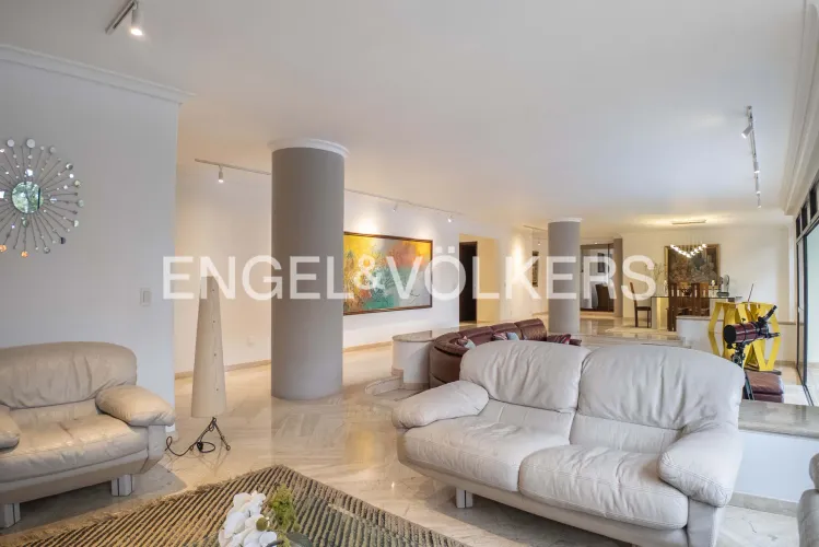 Casa de 3 alcobas en venta en San Lucas, Medellín, 579 m² · foto 4 de 13