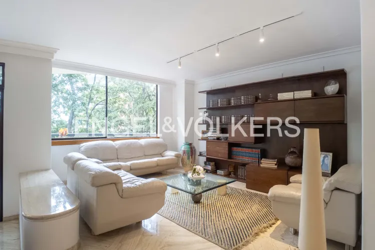 Casa de 3 alcobas en venta en San Lucas, Medellín, 579 m² · foto 3 de 13