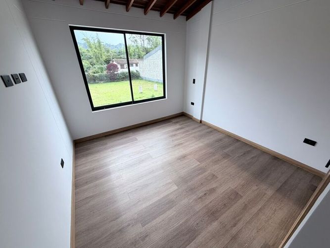 Casa de 5 alcobas en venta en La Ceja, 179 m² · foto 12 de 19