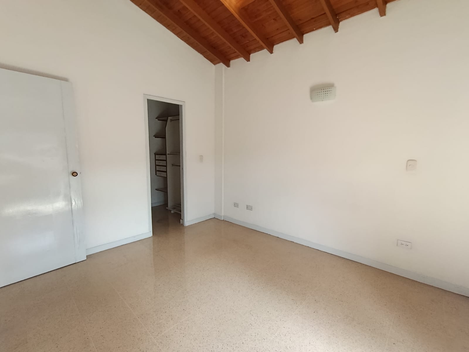 Apartamento en arriendo en Laureles, Medellín · foto 9 de 13