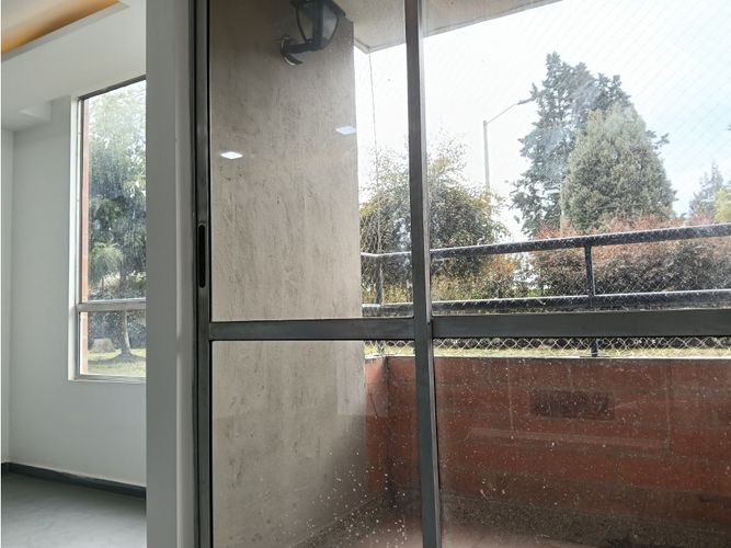 Apartamento de 3 alcobas en venta en Conjunto Residencial Zaragoza Ii, Madrid, 58 m² · foto 3 de 22