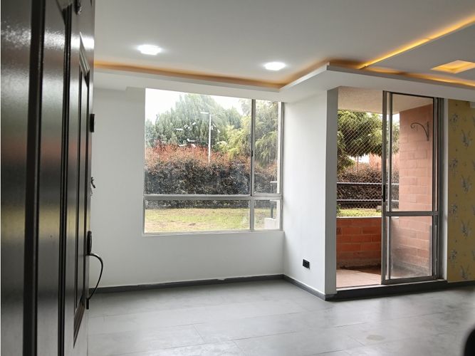 Apartamento de 3 alcobas en venta en Conjunto Residencial Zaragoza Ii, Madrid, 58 m² · foto 4 de 22