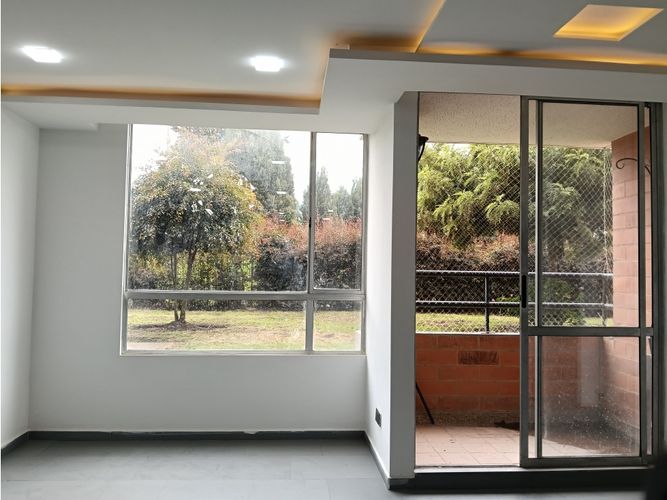 Apartamento de 3 alcobas en venta en Conjunto Residencial Zaragoza Ii, Madrid, 58 m² · foto 5 de 22