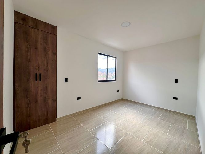 Apartamento de 4 alcobas en venta en Belén Rosales, Medellín, 200 m² · foto 16 de 24
