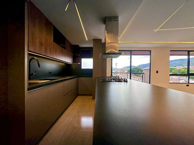 Apartamento de 4 alcobas en venta en Belén Rosales, Medellín, 200 m² · foto 4 de 24