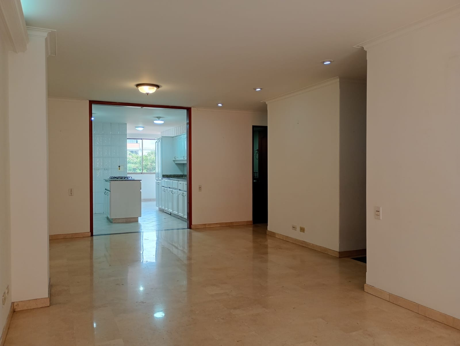 Apartamento en arriendo en Laureles, Medellín · foto 3 de 17