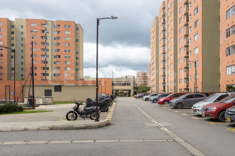 Apartamento de 3 alcobas en venta en Conjunto Residencial Provenzal, Madrid, 56 m² · foto 7 de 24