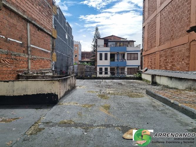 Casa de 6 alcobas en venta en Centro, Itagüí, 228 m² · foto 11 de 12
