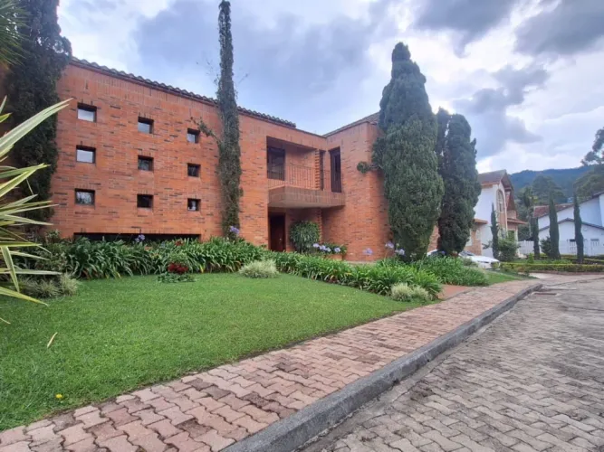 Casa de 4 alcobas en venta en Santa Elena, El Retiro, 316 m² · foto 2 de 18