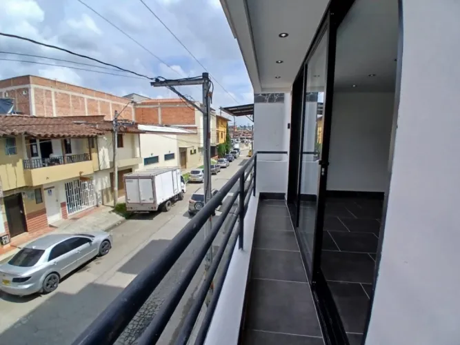 Apartamento de 3 alcobas en venta en La Ceja, 82 m² · foto 2 de 14