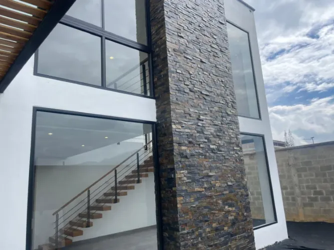 Casa de 3 alcobas en venta en La Ceja, 265 m² · foto 3 de 20