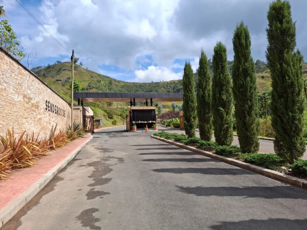 Land in Santa Elena (1768 m²) for Sale