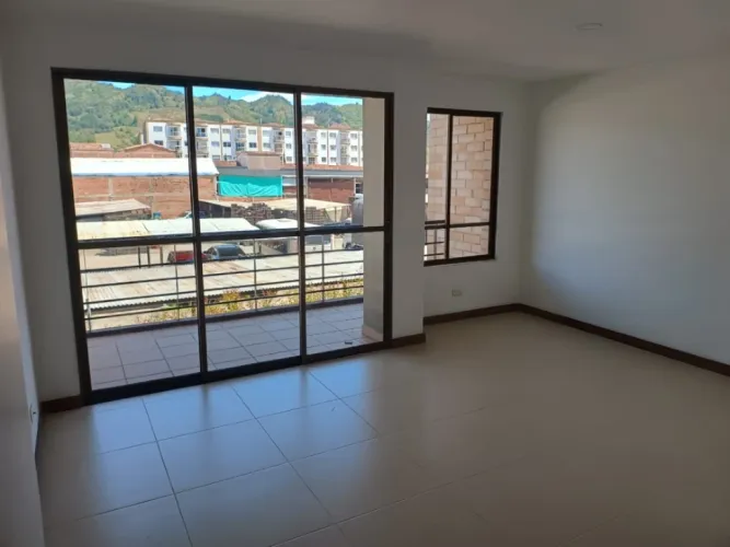 Apartamento de 3 alcobas en venta en Suarez, Bello, 72 m² · foto 4 de 16
