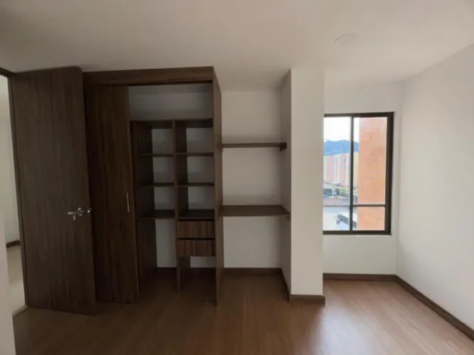Apartamento de 3 alcobas en venta en Suarez, Bello, 70 m² · foto 4 de 5