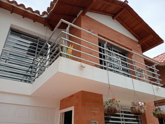 Casa de 3 alcobas en venta en Paris, Medellín, 140 m² · foto 2 de 16