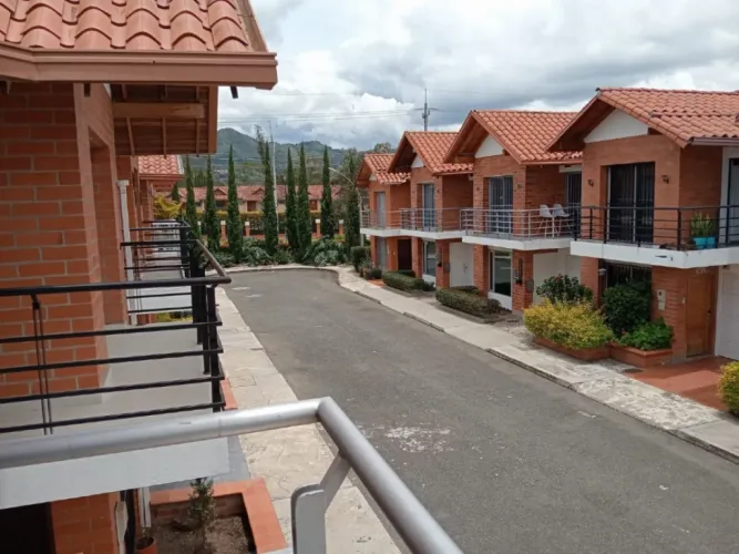 Casa de 3 alcobas en venta en Paris, Medellín, 140 m² · foto 3 de 16
