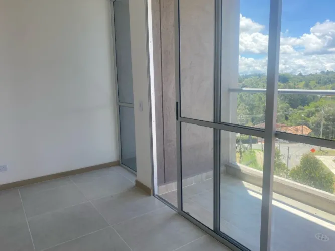 Apartamento de 2 alcobas en venta en Ca�O Siete, Rionegro, 76 m² · foto 3 de 16