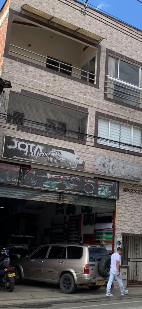 Edificio en venta en La Ceja, 494 m² · foto 2 de 13