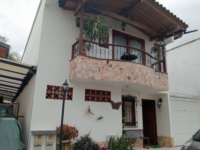 Casa de 3 alcobas en venta en La Ceja, 238 m² · foto 2 de 16