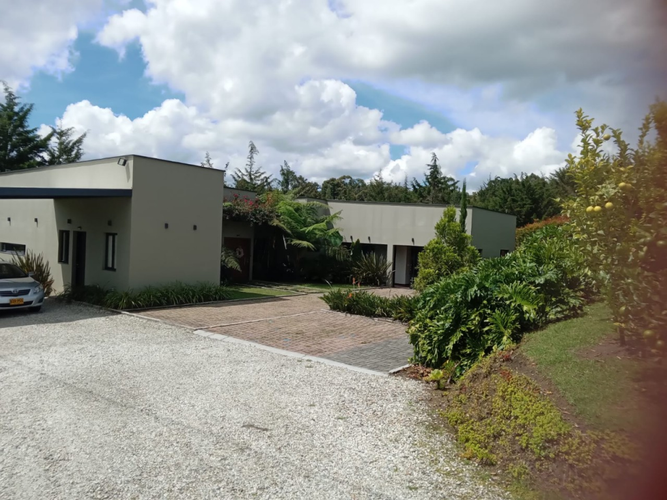 Casa de 4 alcobas en venta en La Ceja, 350 m² · foto 2 de 15