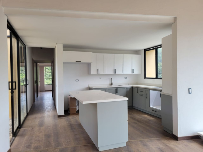 Casa de 4 alcobas en venta en Santa Elena, El Retiro, 300 m² · foto 4 de 18