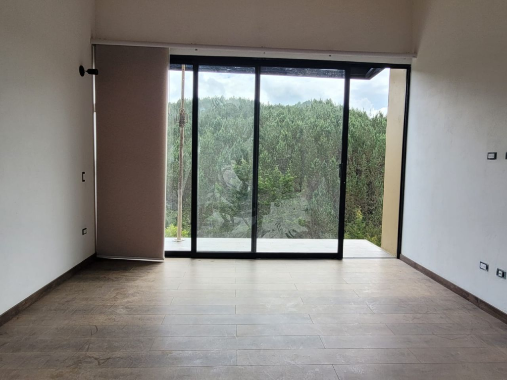 4BR House in Santa Elena (300 m²) - 2