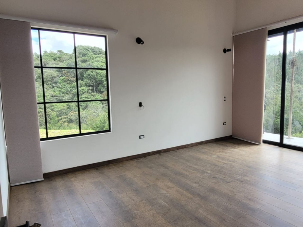 4BR House in Santa Elena (300 m²) - 3
