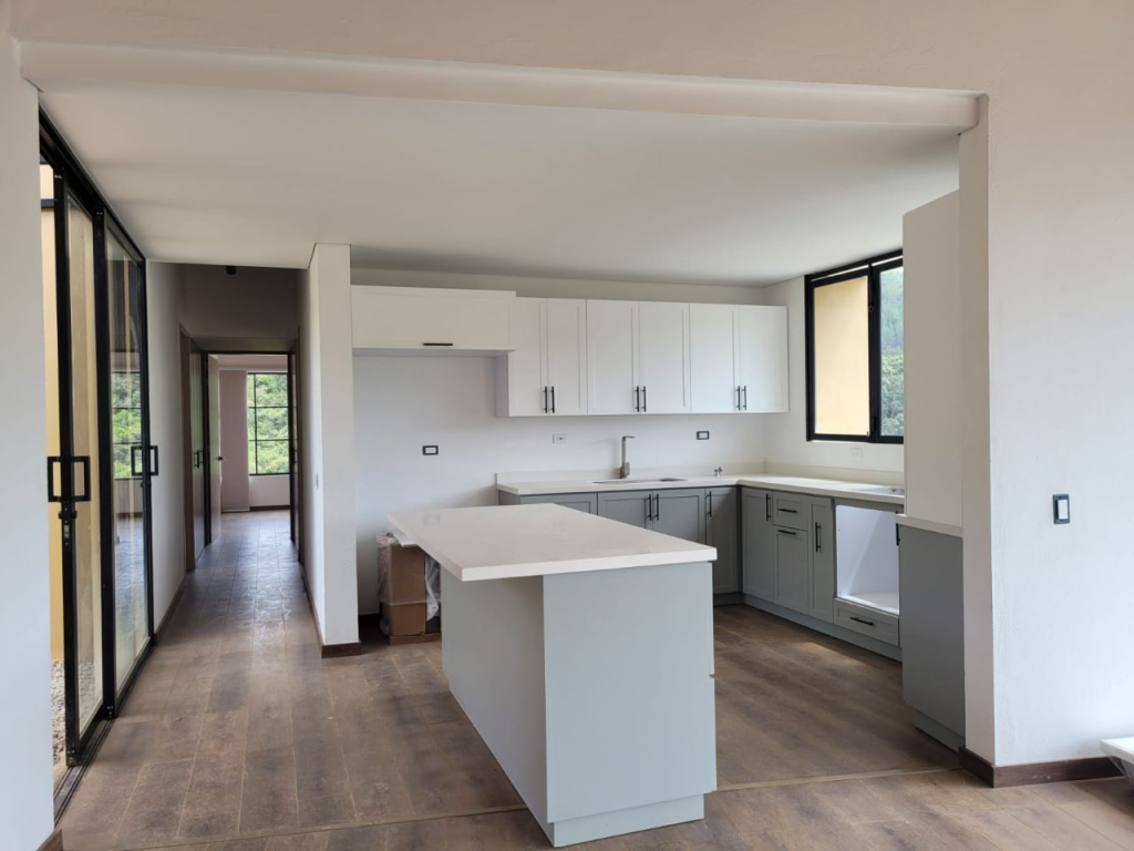 4BR House in Santa Elena (300 m²) - 4