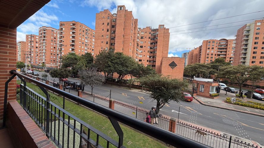 Apartamento de 3 alcobas en venta en Lagos De Cordoba, Bogotá, 154 m² · foto 3 de 24