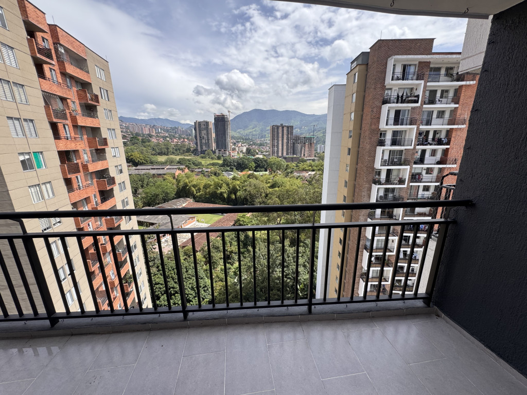 Apartamento en venta en Suramérica, La Estrella · foto 3 de 23