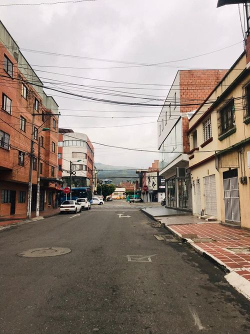 Casa de 5 alcobas en venta en Bretaña, Cali, 151 m² · foto 3 de 5