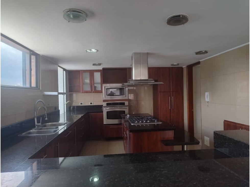 Apartamento en venta en Santa Barbara Occidental, Bogotá · foto 4 de 22