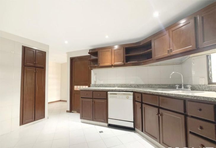 Apartamento de 3 alcobas en venta en Santa Barbara, Bogotá, 180 m² · foto 5 de 10