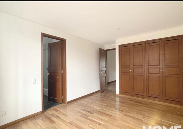Apartamento de 3 alcobas en venta en Santa Barbara, Bogotá, 180 m² · foto 2 de 10