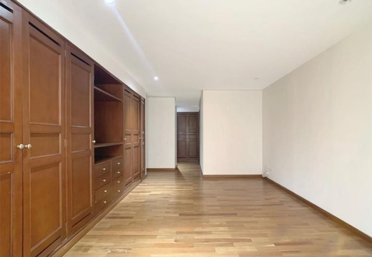 Apartamento de 3 alcobas en venta en Santa Barbara, Bogotá, 180 m² · foto 3 de 10