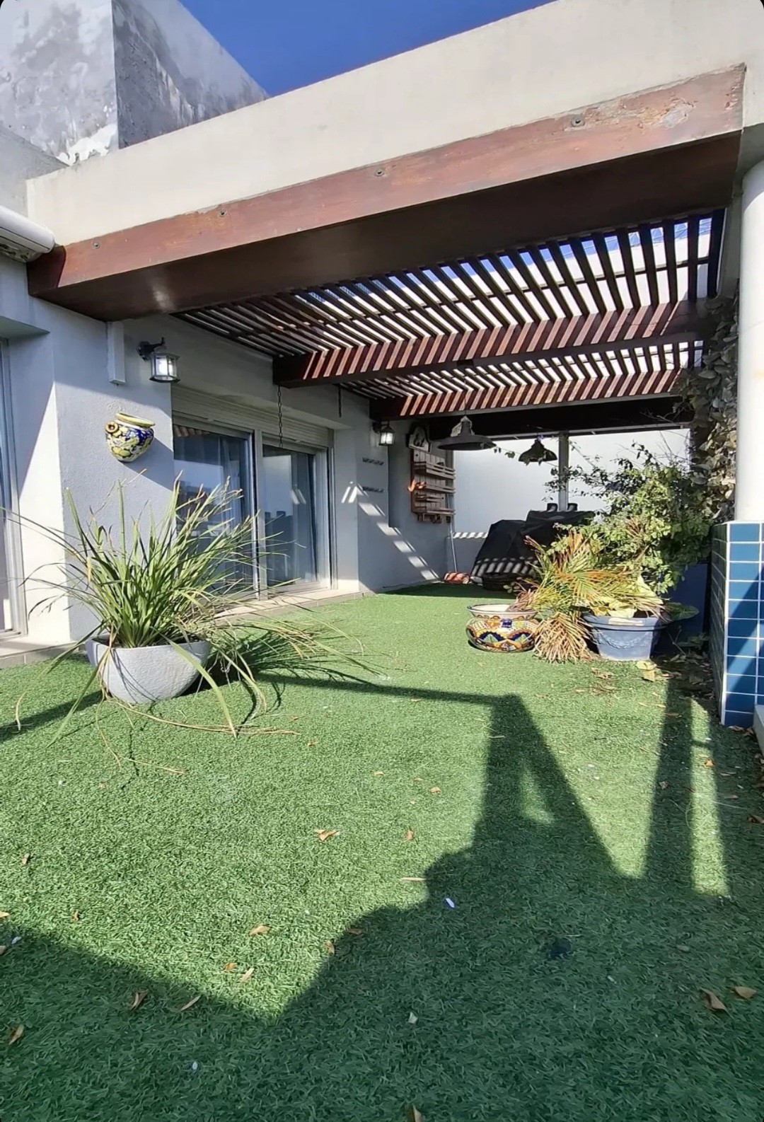 Penthouse de lujo con 3 dormitorios, 4 baños y garaje, a pasos del Parque Villa Biarritz sobre Juan Benito Blanco, una joya residencial.