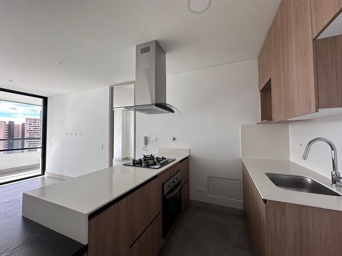 Apartamento de 2 alcobas en arriendo en El Poblado, Medellín, 100 m² · foto 5 de 18
