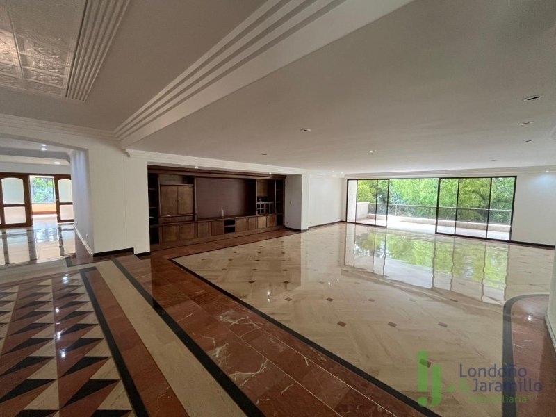 Apartamento en arriendo en El Poblado, Medellín · foto 2 de 20