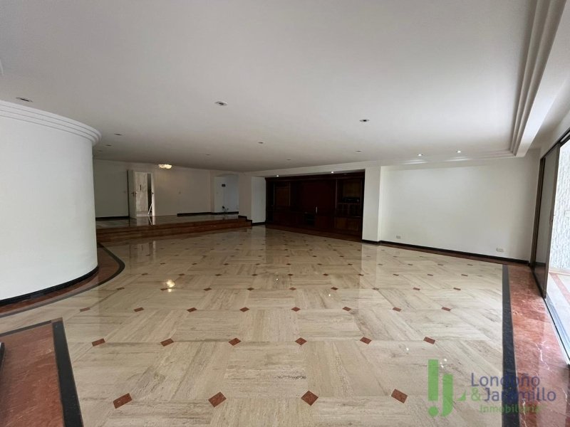 Apartamento en arriendo en El Poblado, Medellín · foto 3 de 20
