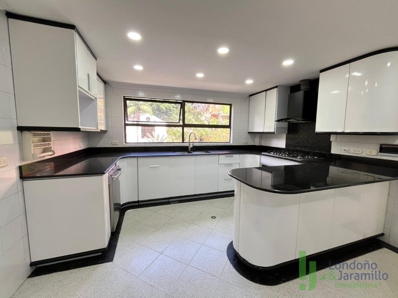 Apartamento en arriendo en El Poblado, Medellín · foto 8 de 20