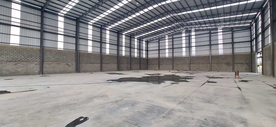 Bodega en arriendo en Zona Industrial, Cali, 1600 m² · foto 2 de 8