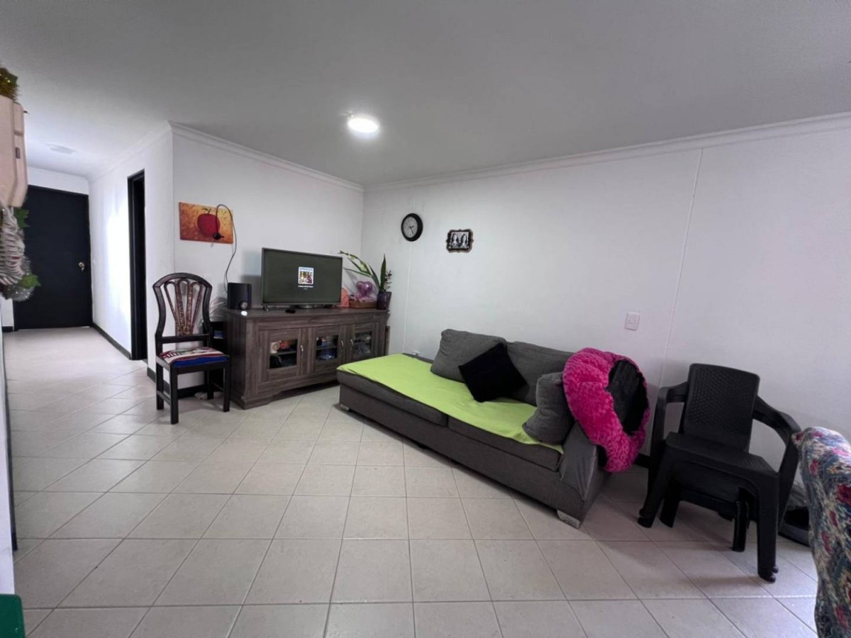 Apartamento en venta en Zona Industrial No. 2, Itagüí · foto 2 de 24