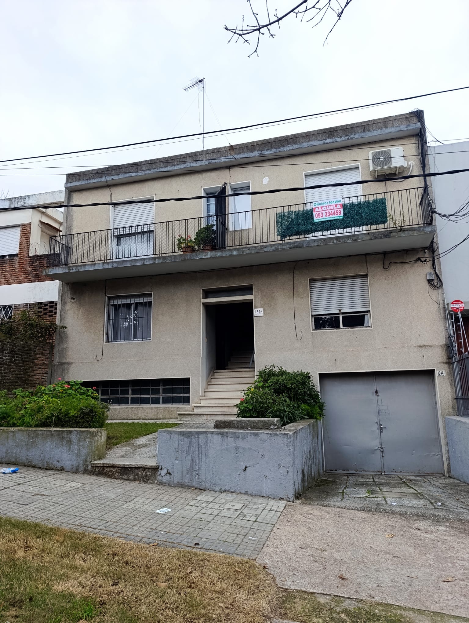 A. Velazco al frente con balcón 2 dorm.