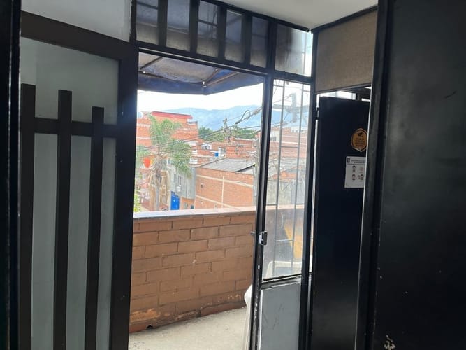 Bodega en venta en El Carmelo, Itagüí, 317 m² · foto 9 de 11