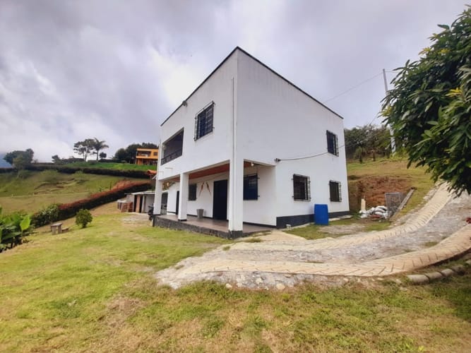Finca en venta en Potrera Miserenga, Medellín, 180 m² · foto 2 de 24
