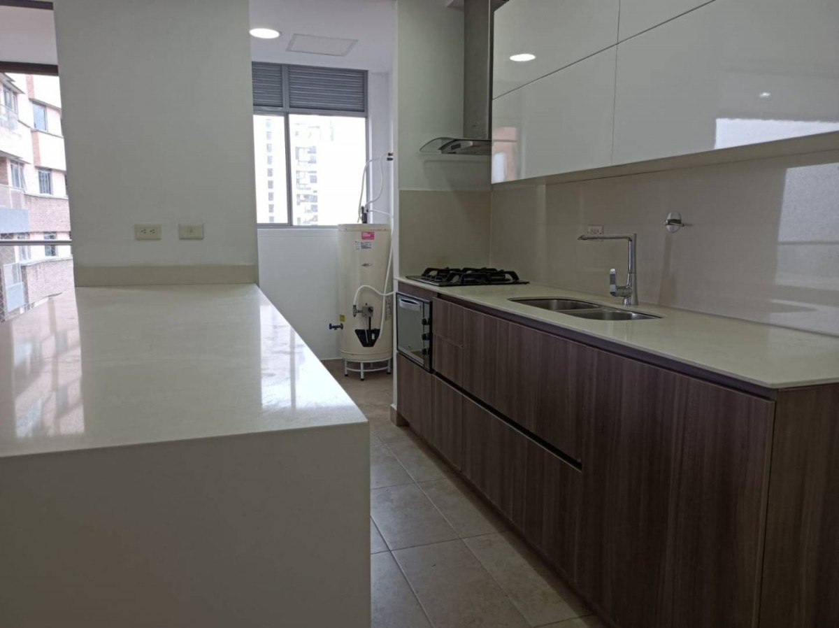 Apartamento en arriendo en Lalinde, Medellín · foto 4 de 20