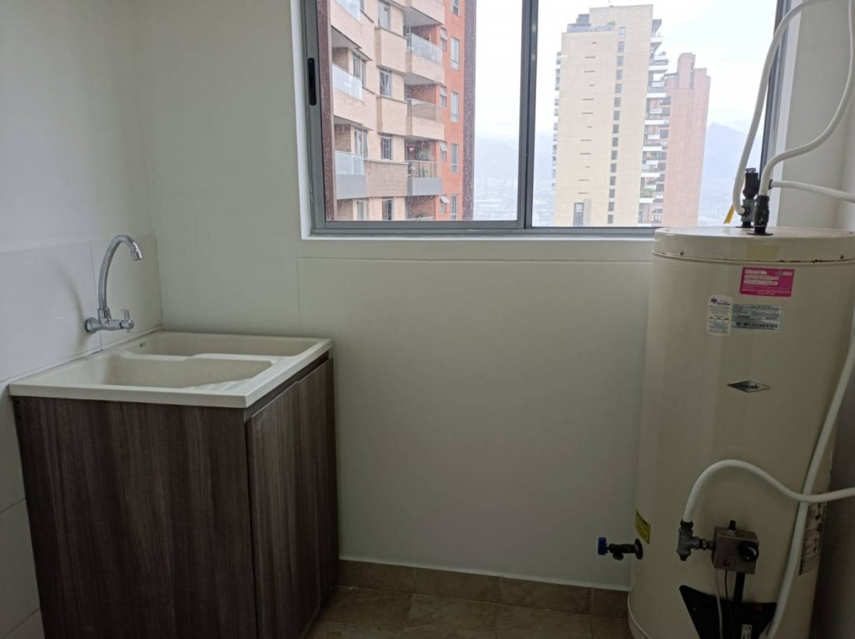Apartamento en arriendo en Lalinde, Medellín · foto 5 de 20