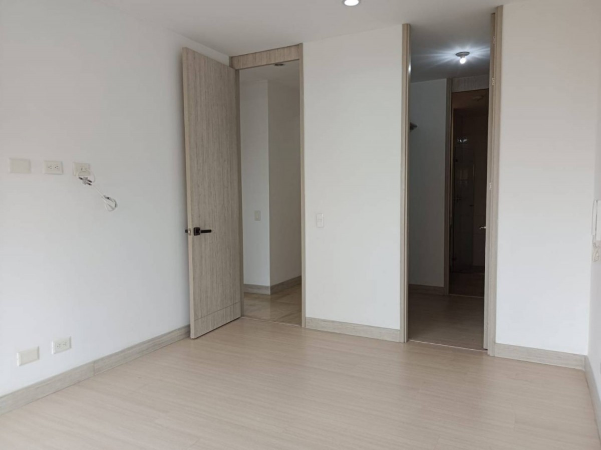 Apartamento en arriendo en Lalinde, Medellín · foto 9 de 20