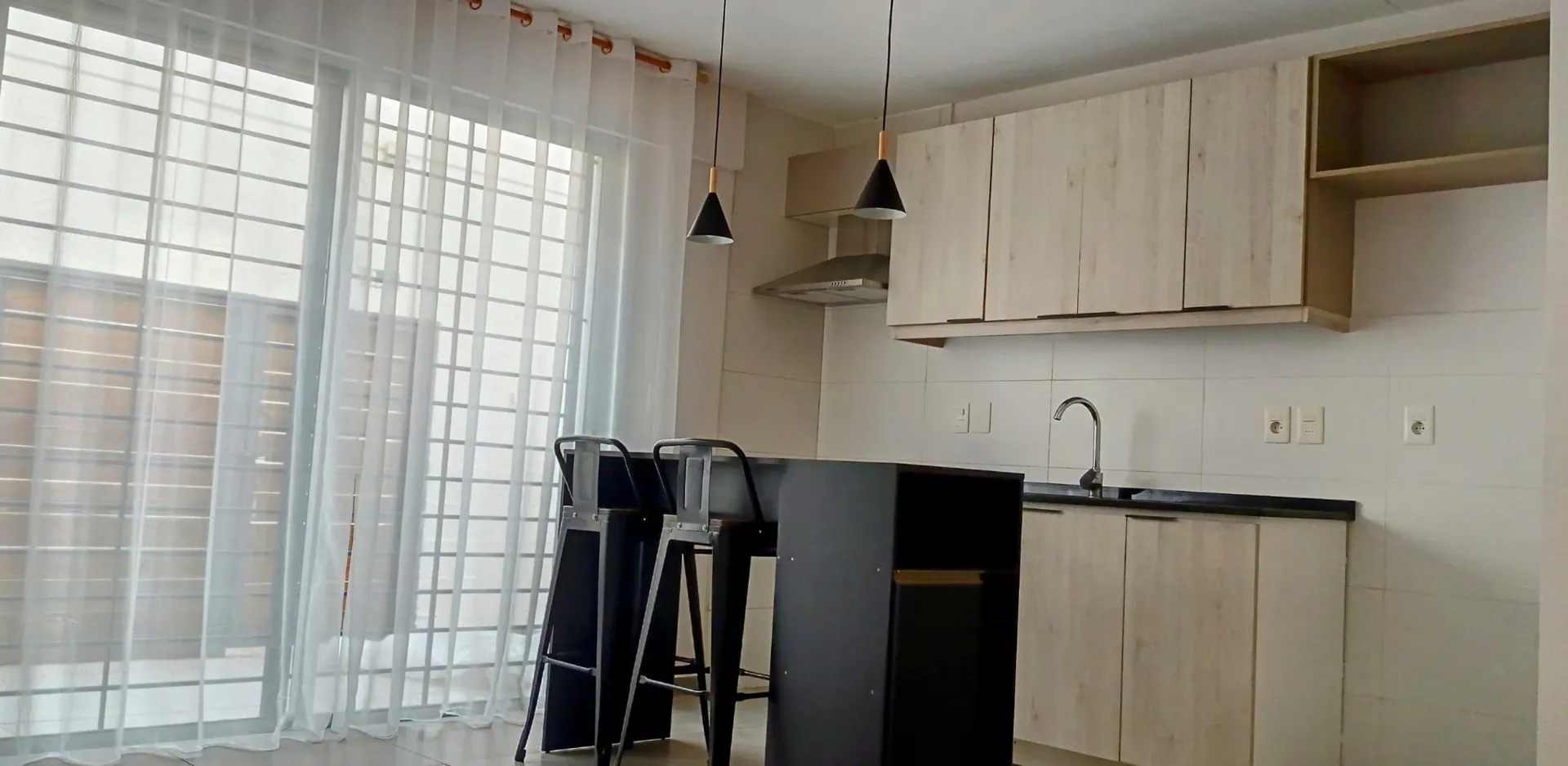 ALQUILER | Apartamento Duplex en Brazo Oriental con patio exclusivo · Foto 1