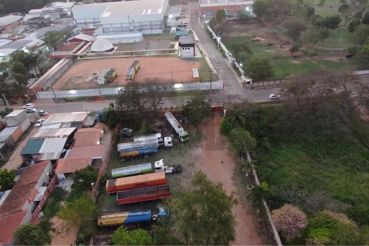 Propiedad Industrial y Comercial, AmplioTerreno — foto 3